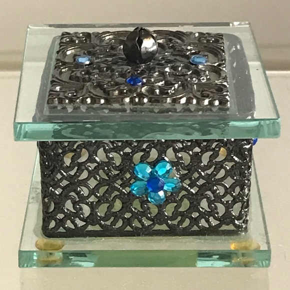 Ornate Filigree Metal Silver Tone/Rhinestones & Glass Small Trinket Jewelry Box - Picture 1 of 15
